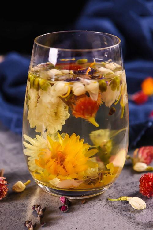 一瓶水吃瓜什么意思,揭秘网络流行语的趣味与内涵